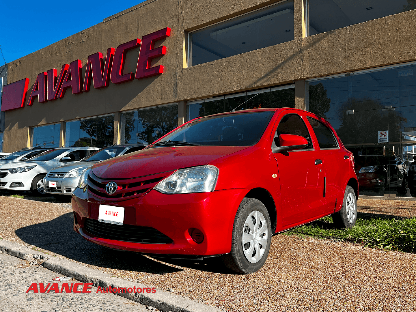 Foto de Toyota etios 15 color rojo